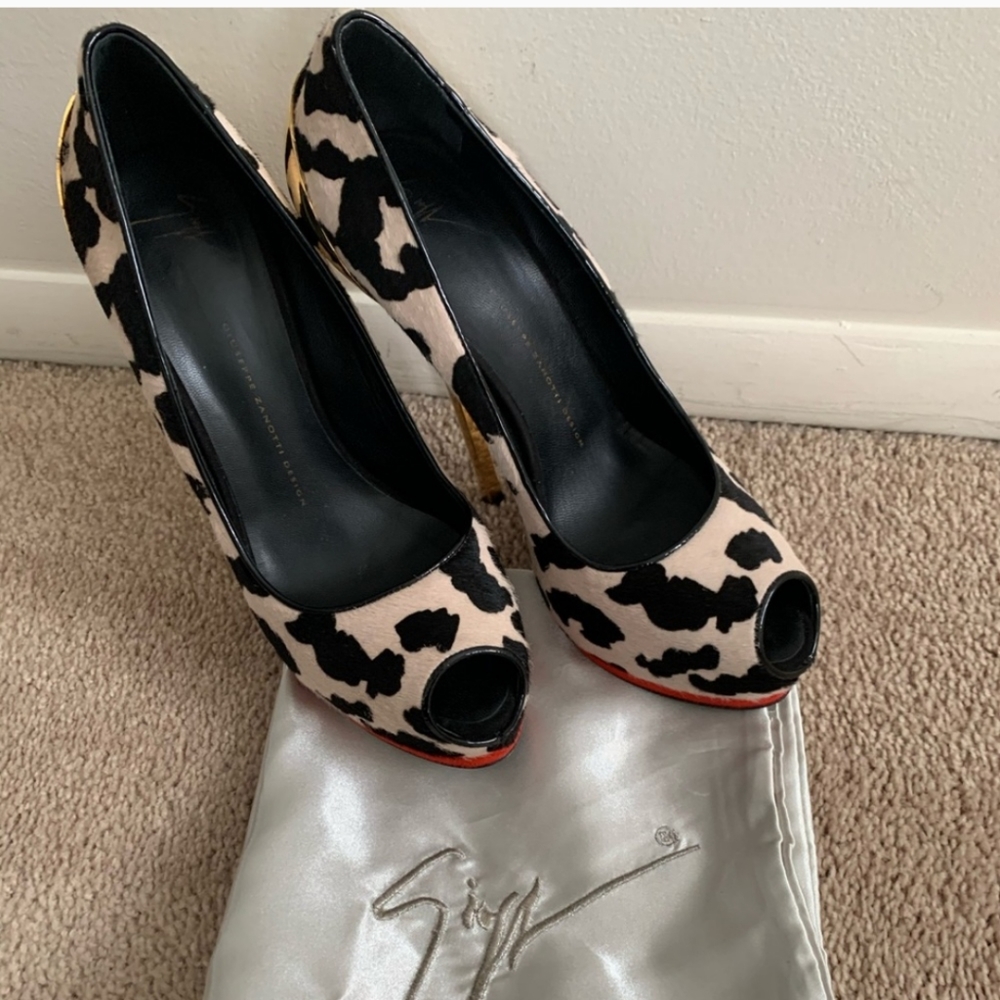 Printed Giuseppe pumps ❤️🔥
